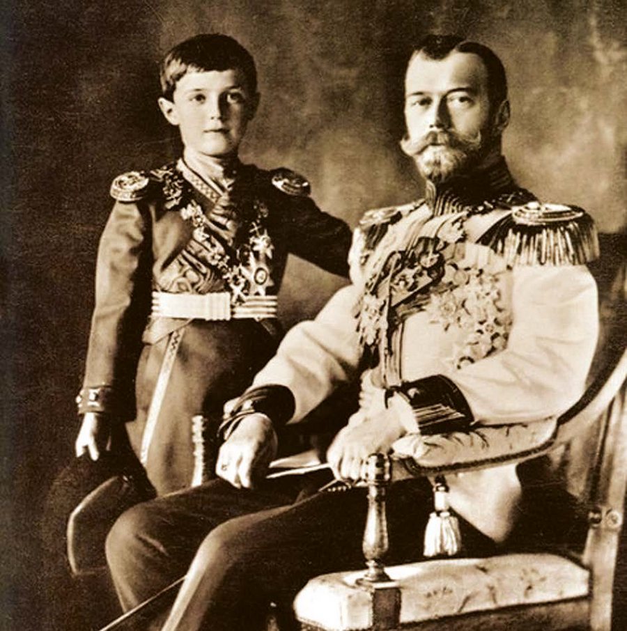 Николай II с цесаревичем Алексеем