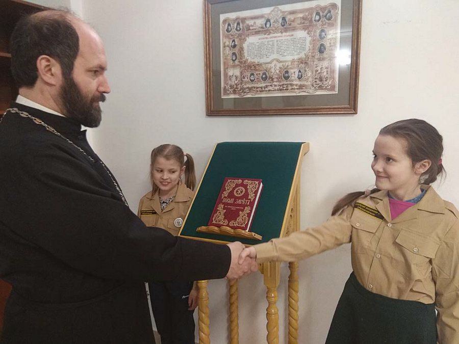 Вступление в отряд «Искра»
